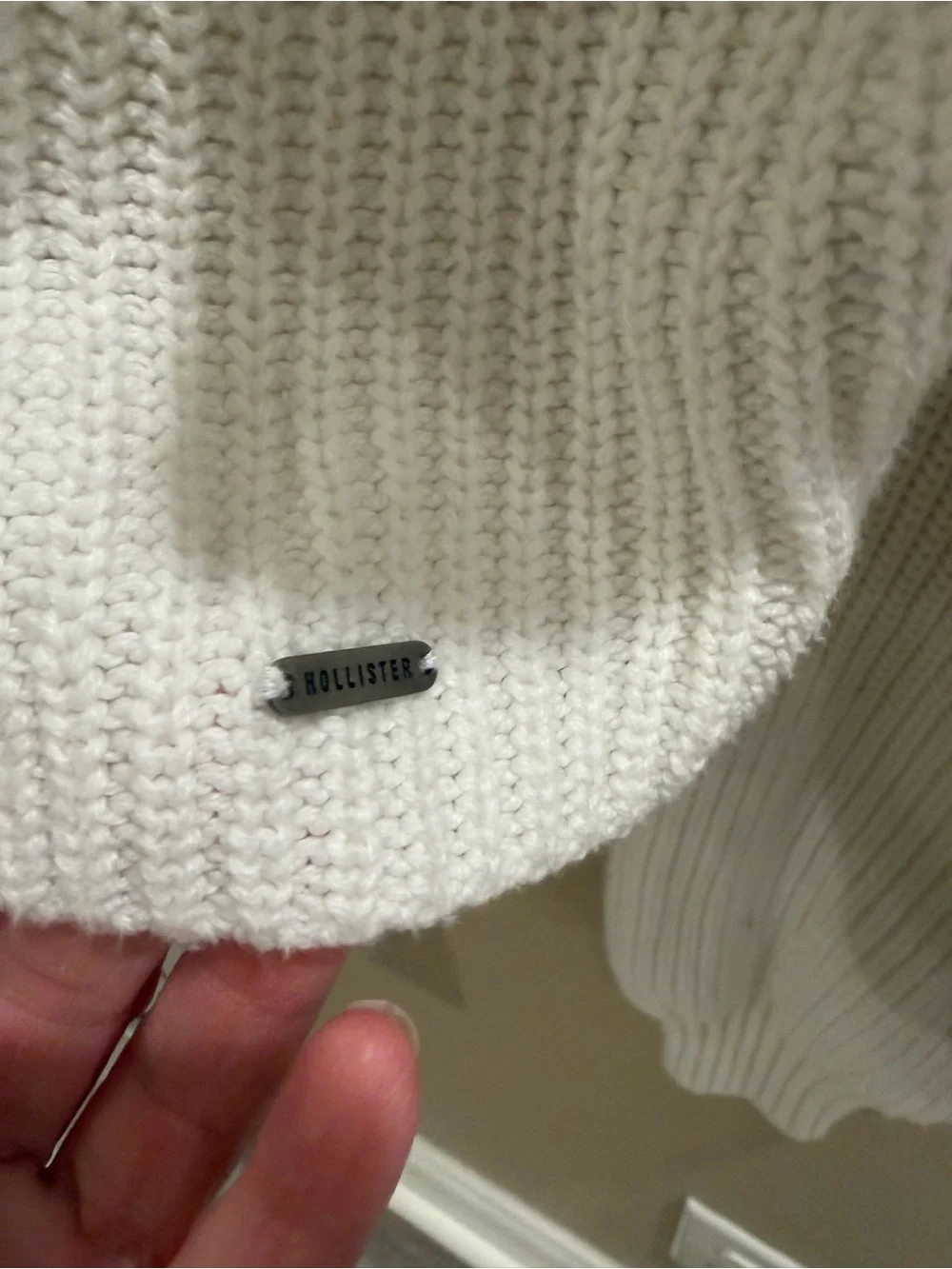 Hollister Men’s Off-White Ribbed Crewneck Sweater
